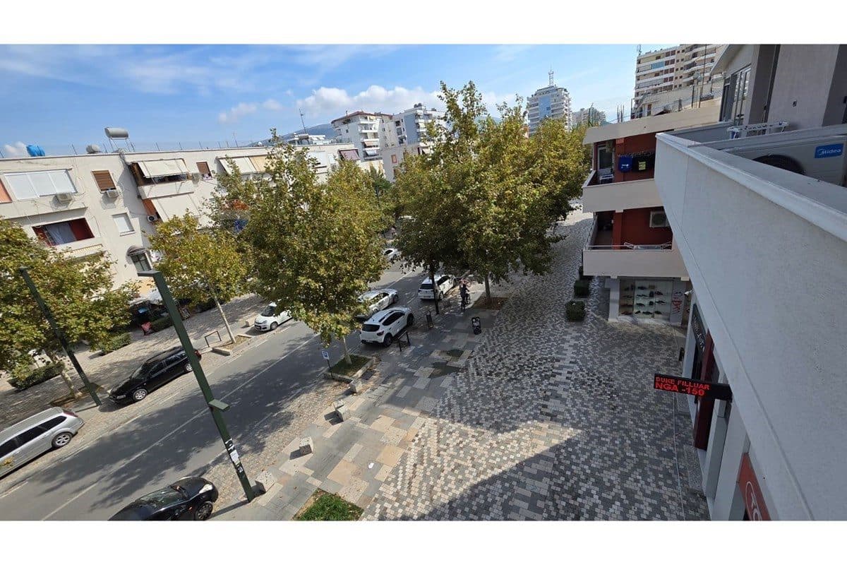 🏢 APARTAMENT 2+1+2 ME QIRA – BULEVARDI, VLORË