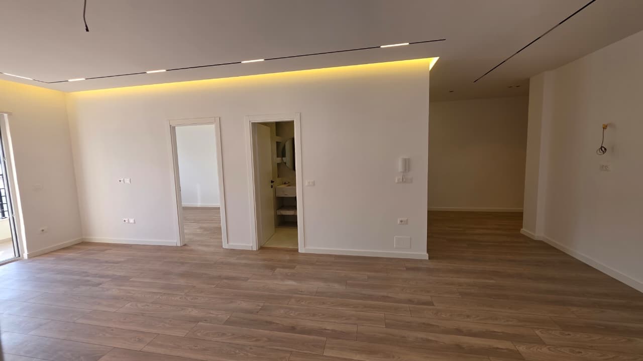 ✨ LUKSI TAKON PAMJEN E DETIT – APARTAMENT 2+1+2 NË LUNGOMARE, VLORË 2