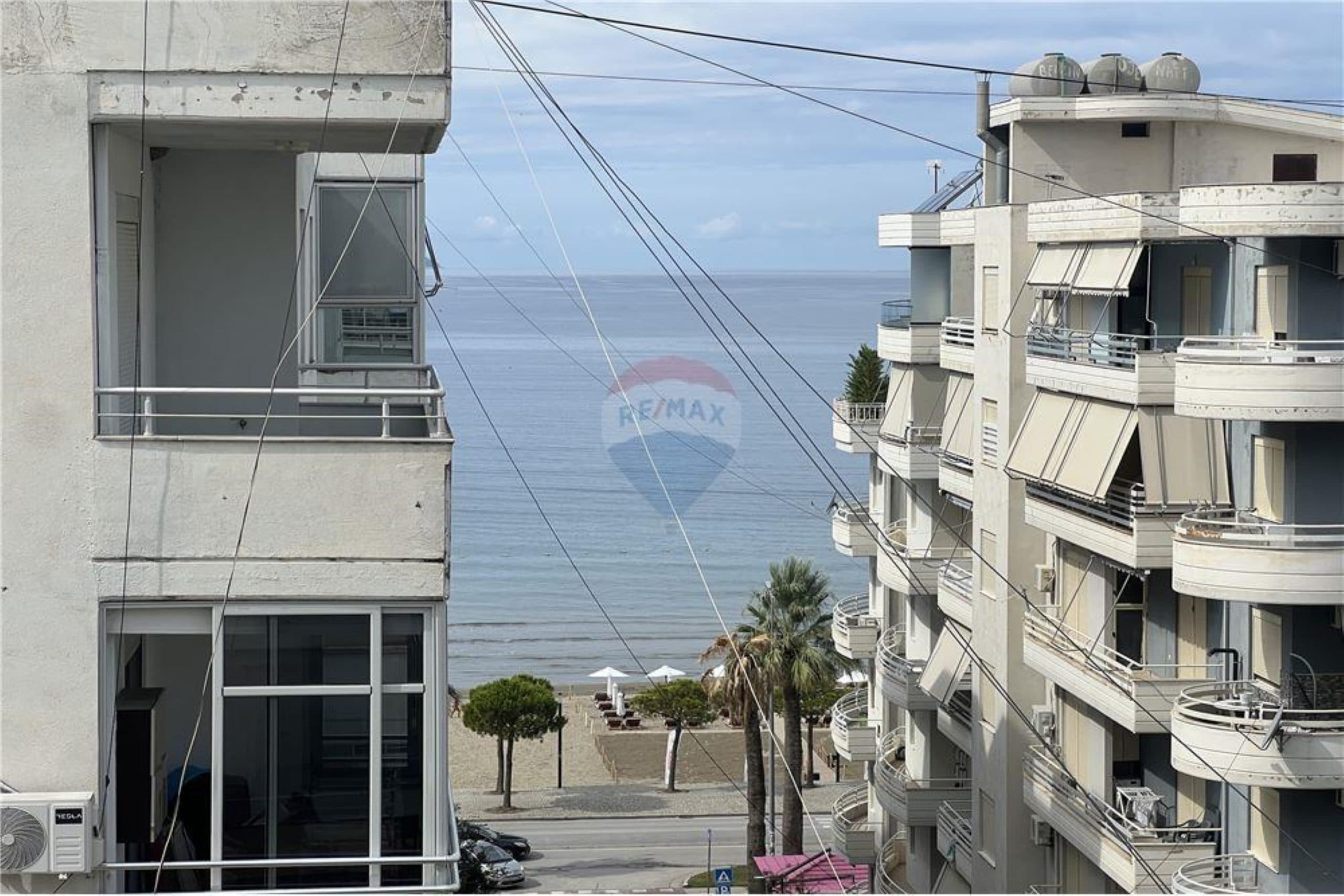 🌊 2+1 ME QIRA NË LUNGOMARE – PAMJE PANORAMIKE NGA DETI 4