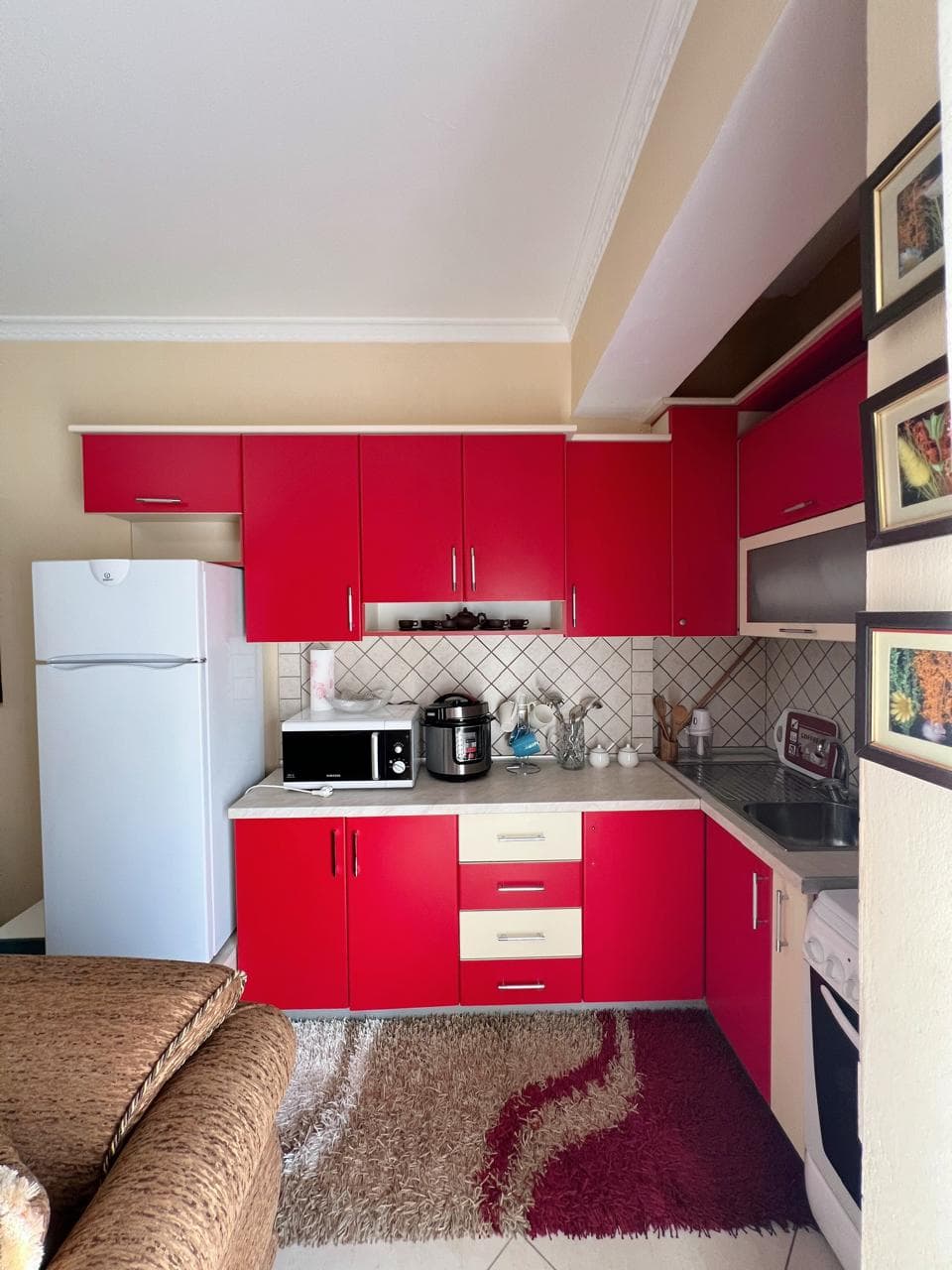 🌊 APARTAMENT 1+1 ME QIRA AFATGJATË – LUNGOMARE, VLORË