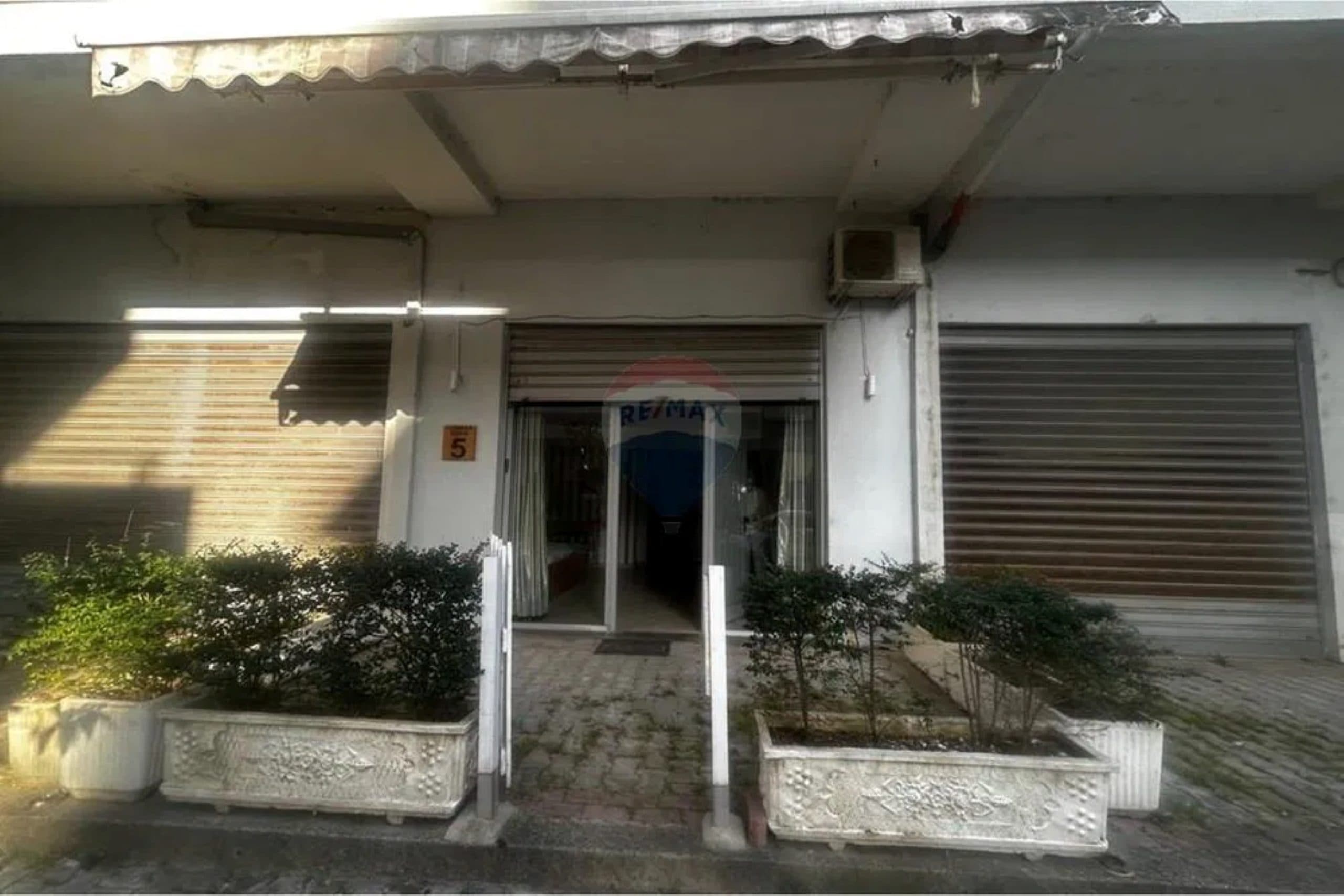🌊🏢 AMBIENT KOMERCIAL NË SHITJE – LUNGOMARE, VLORË