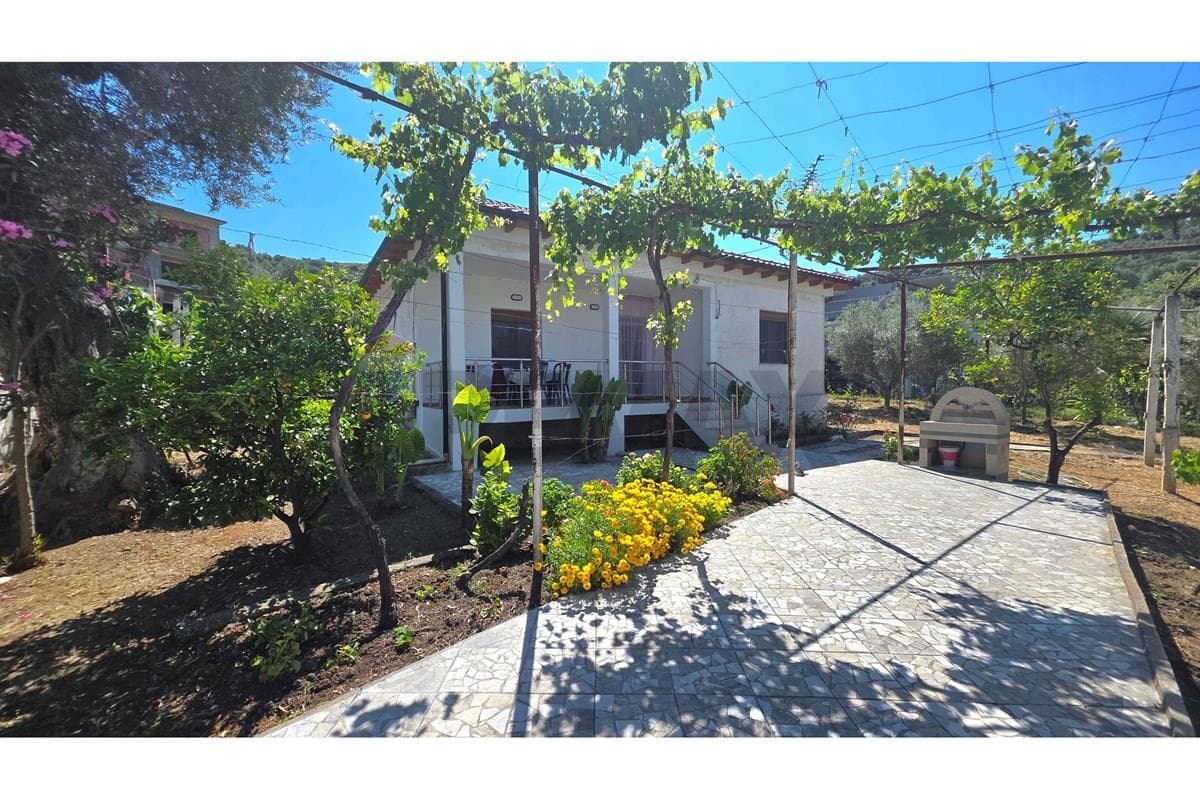 🏡 SHTËPI PRIVATE ME TRUALL 1,000 M² PËR SHITJE – BISHTI I KALLDRËMIT, VLORË ✨