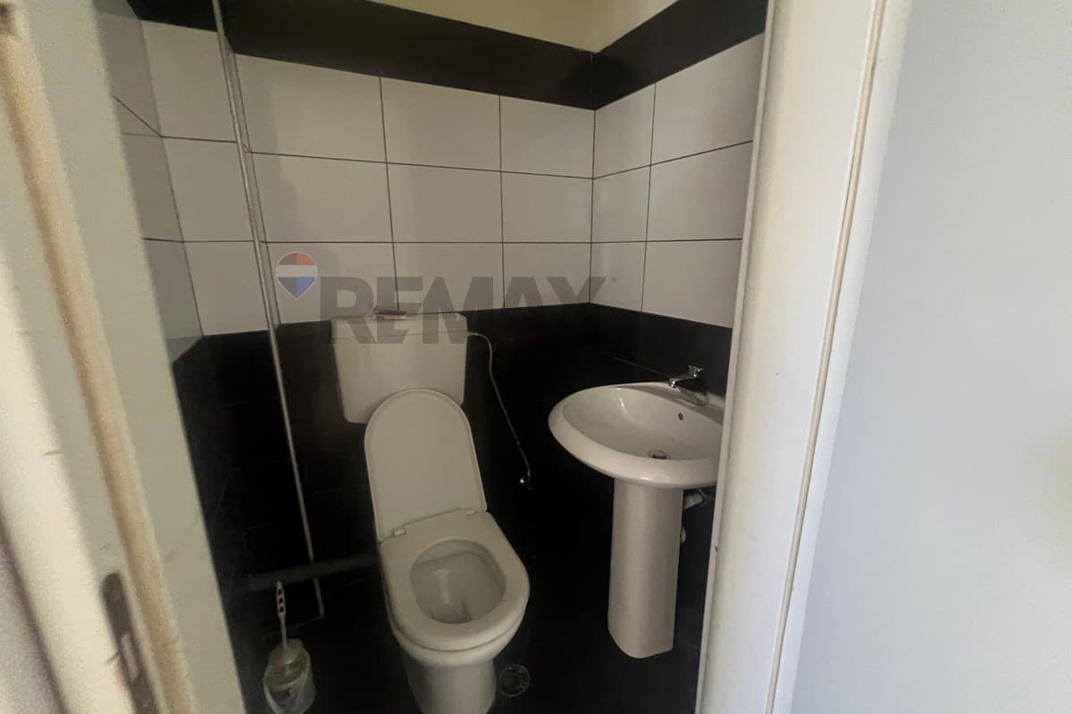 🏪 DYQAN PËR QIRA – RRUGA E ÇIPAJVE, VLORË 4