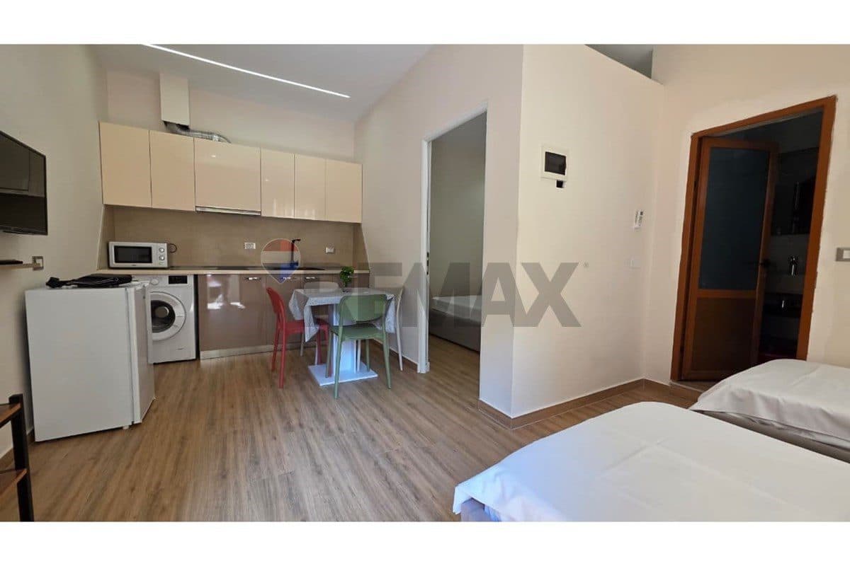 🌊 APARTAMENT 1+1 ME QIRA – LUNGOMARE, VLORË 4