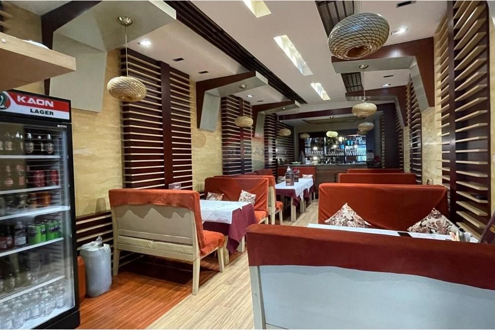 Restorant - Në Shitje - Rruga Demokracia, Vlorë