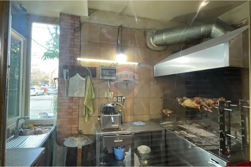 Restorant - Në Shitje - Rruga Demokracia, Vlorë