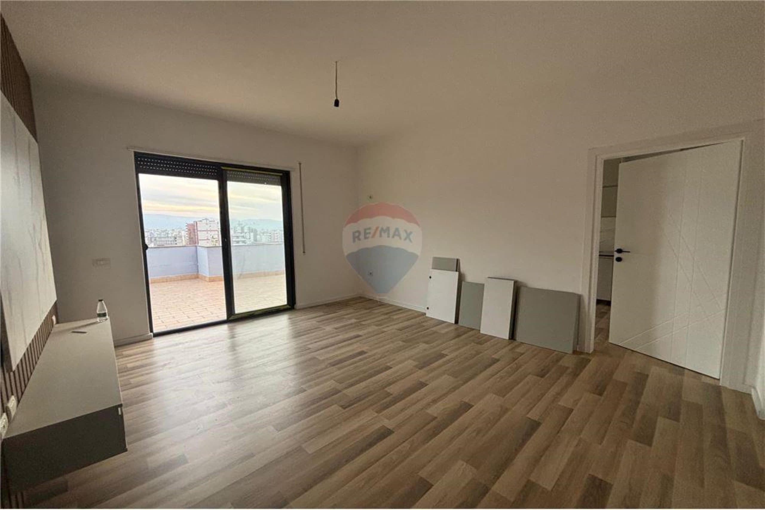 🏙️ PENTHOUSE EKSKLUZIV PËR SHITJE | VLORË 4