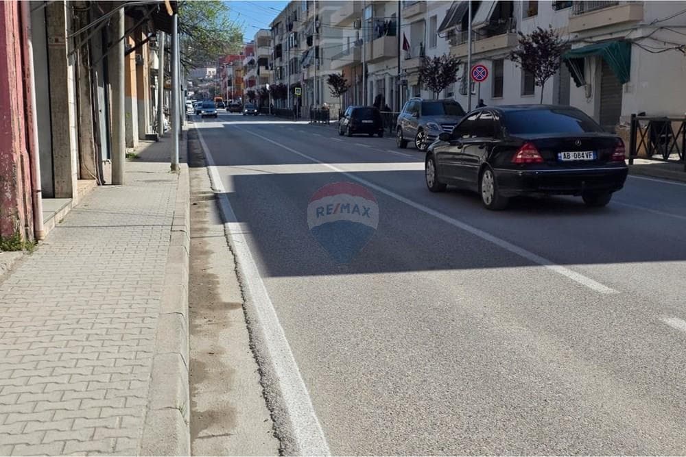 Dyqan - Për Qira - Rruga Ali Demi, Vlorë 3