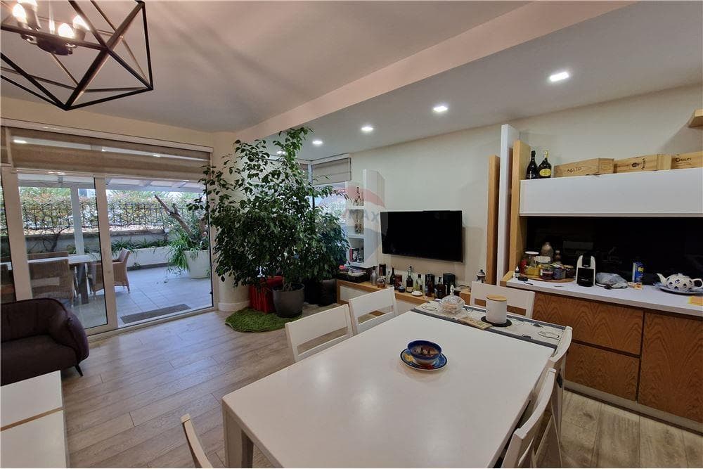 🏡 APARTAMENT LUKSOZ 2+1 ME VERANDË NË SHITJE – UJI I FTOHTË, VLORË! ✨