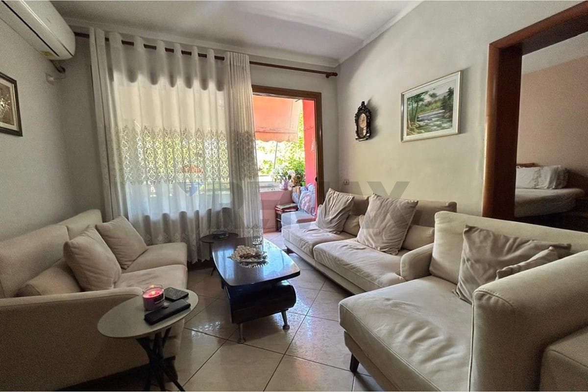 Apartament - Për Qira - Rruga Avni Rustemi, Vlorë