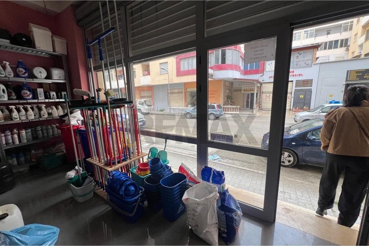 Dyqan për Shitje – Rruga Lef Sallata, Vlorë