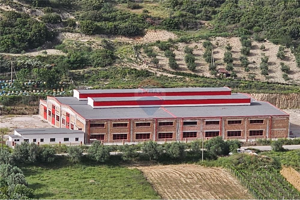 Magazine - Për Qira - Rruga Demokracia, Vlorë