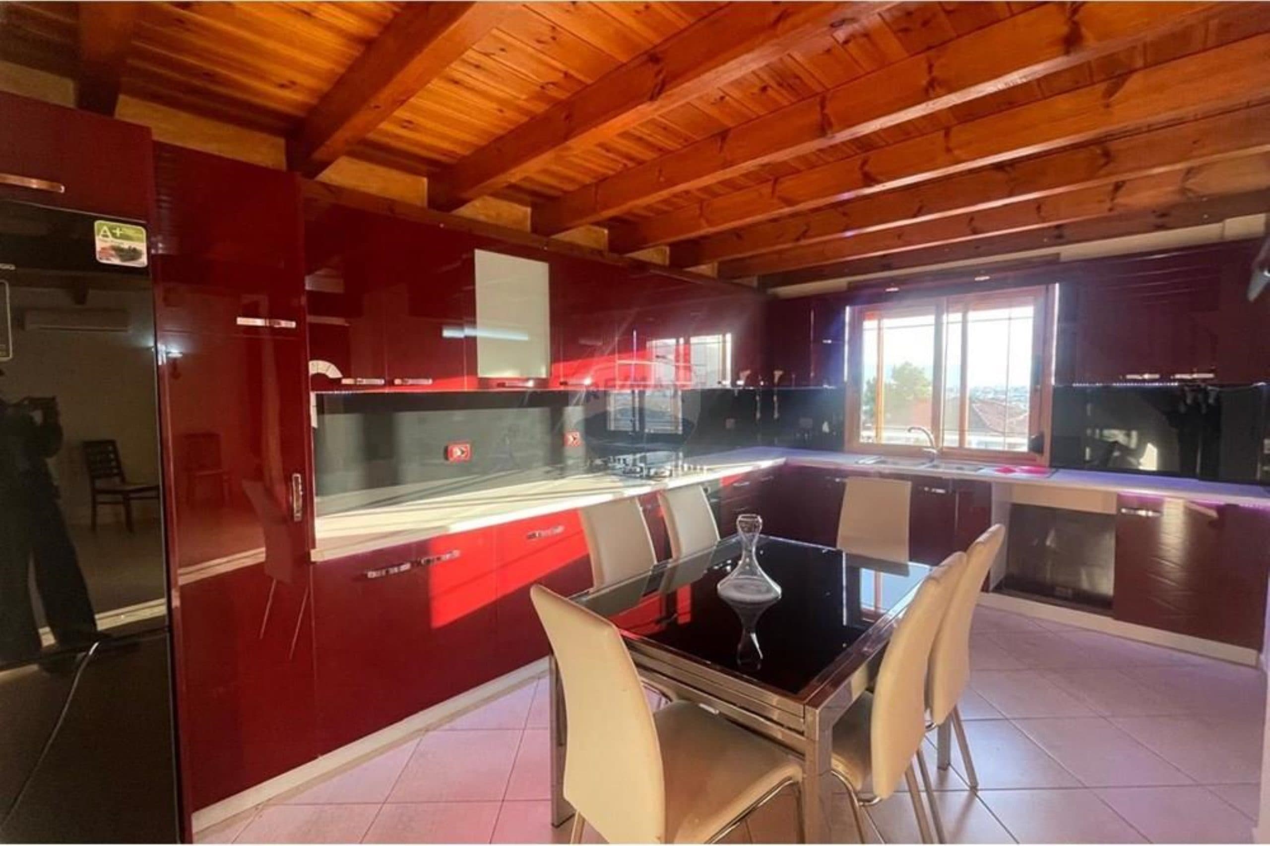 🏡 KATI I PARË I NJË VILE ME QIRA – RRUGA E RE, VLORË