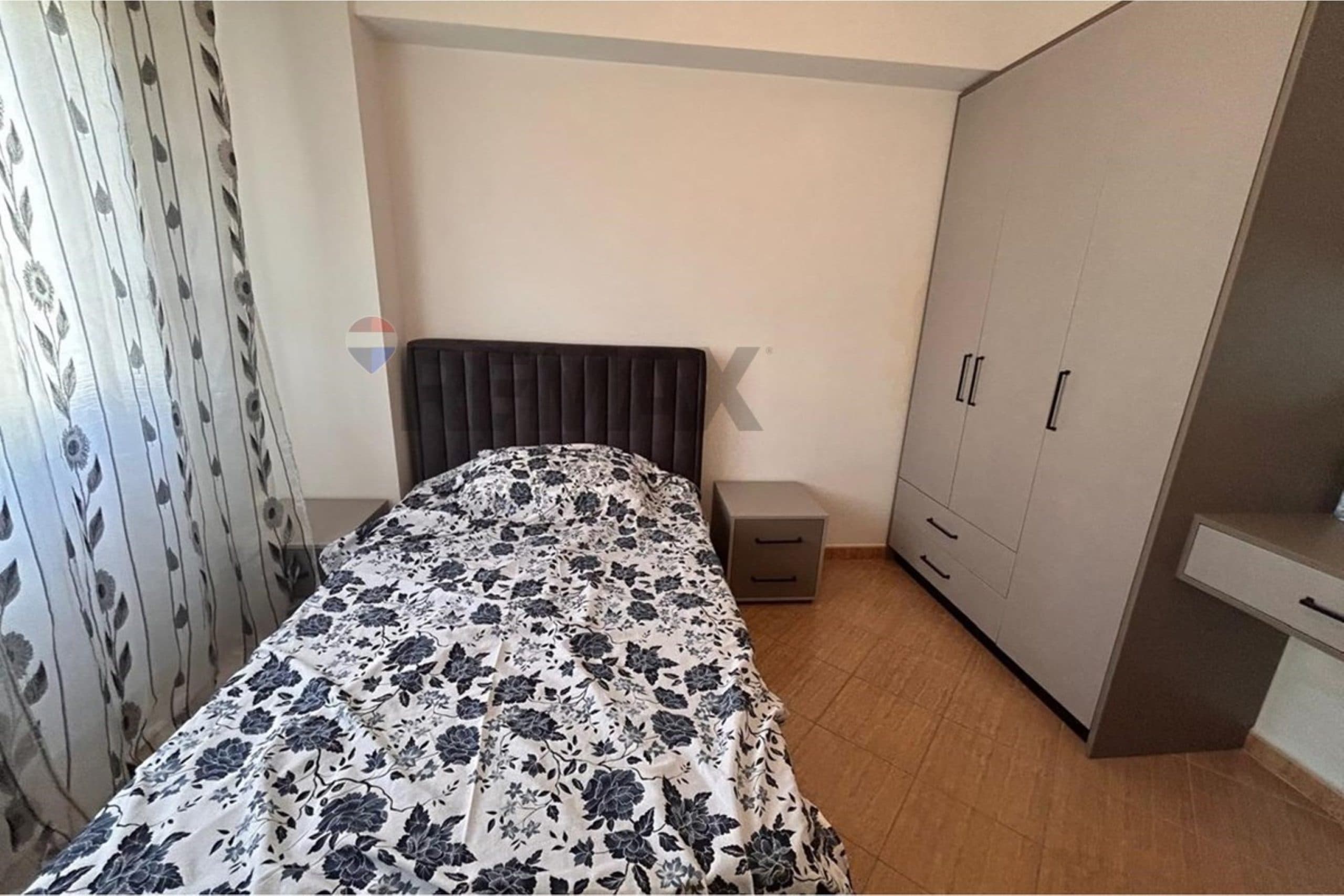 🌊 Apartament 3+1 për Qira në Lungomare, Vlorë