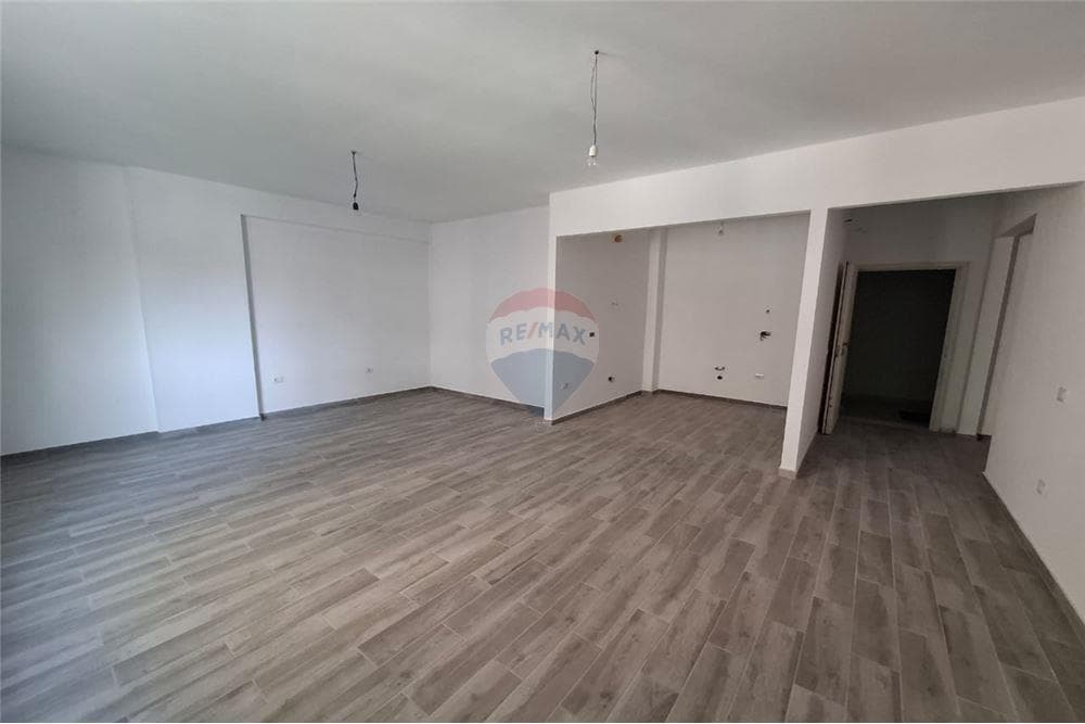 Apartament - Në Shitje - Rruga Gjergj Kastrioti, Vlorë 4