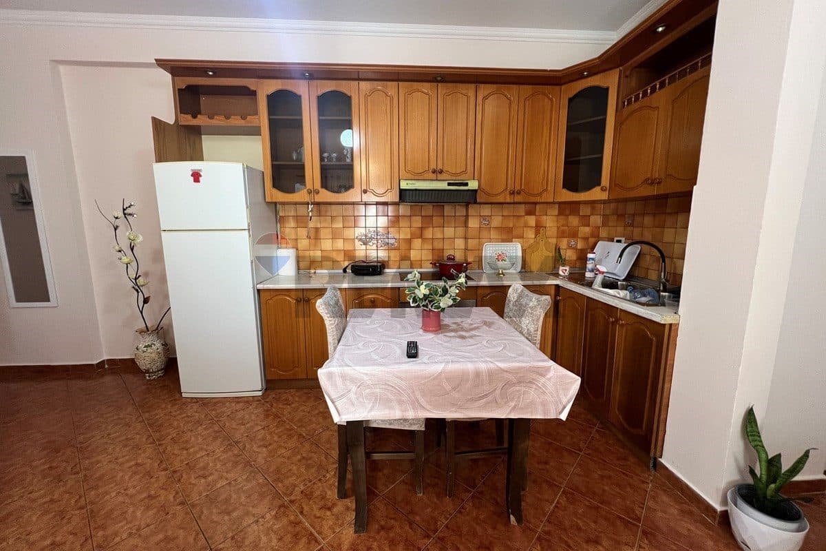 Apartament - Për Qira - Lungomare, Vlorë 3