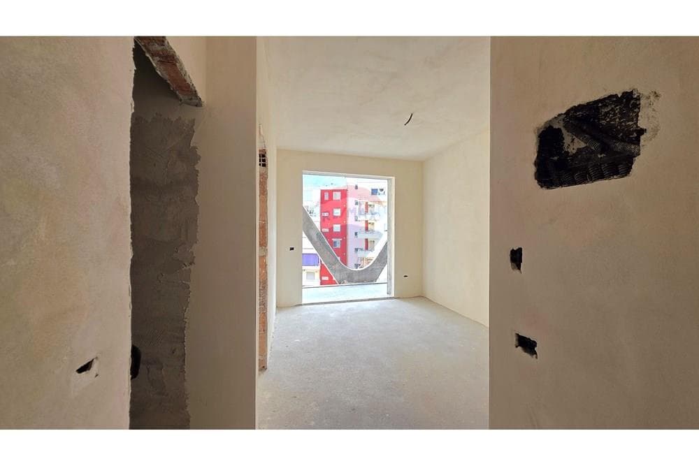 🏡 OKAZION NË SHITJE – APARTAMENT 1+1 PRANË PORTIT TË VLORËS! 🌊