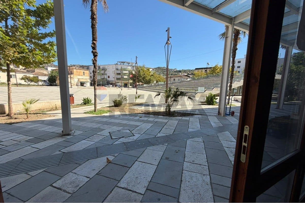 Dyqan - Për Qira - Rruga Ali Demi, Vlorë