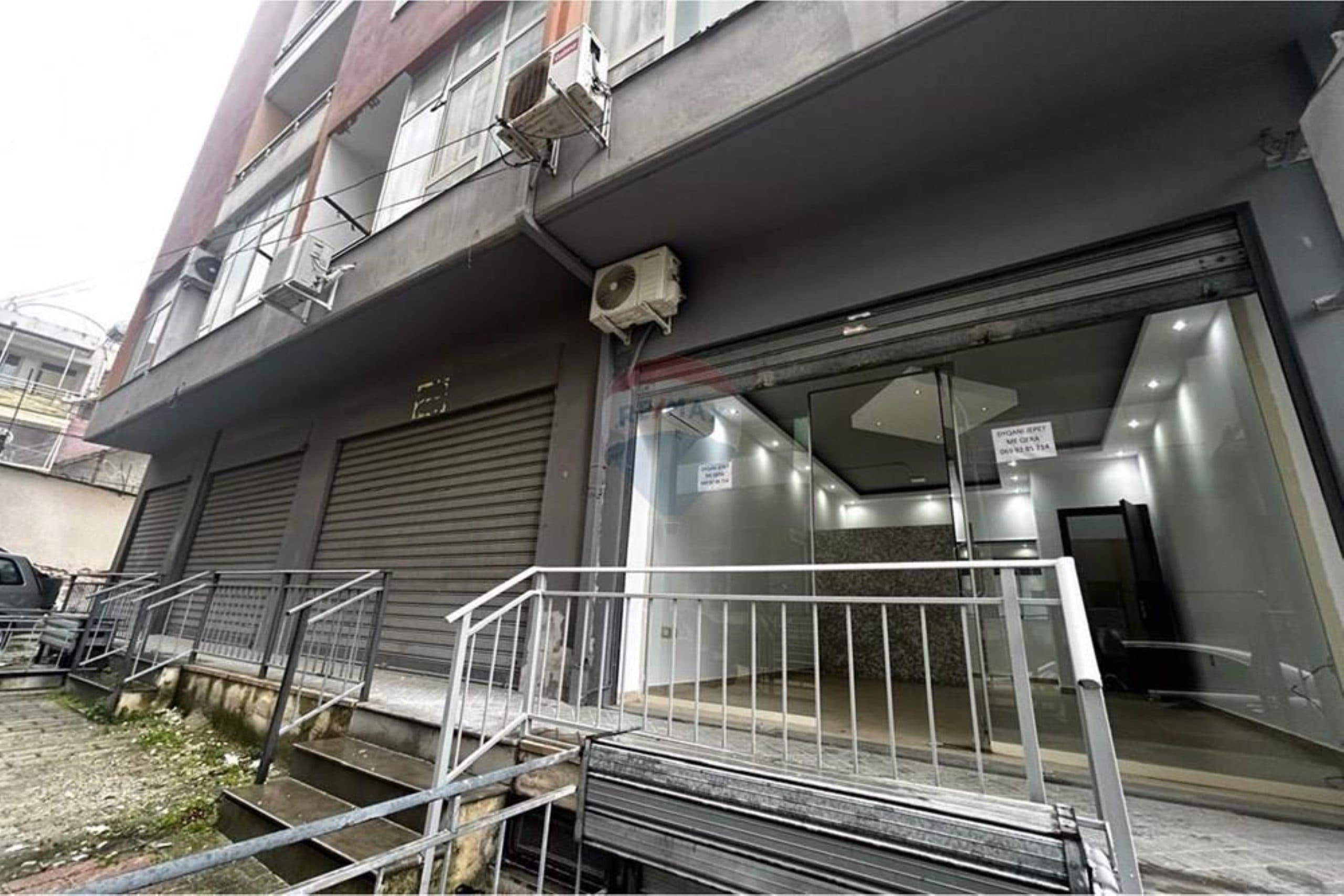 🏢 DYQAN ME QIRA – PRANË AMBULANCËS, VLORË