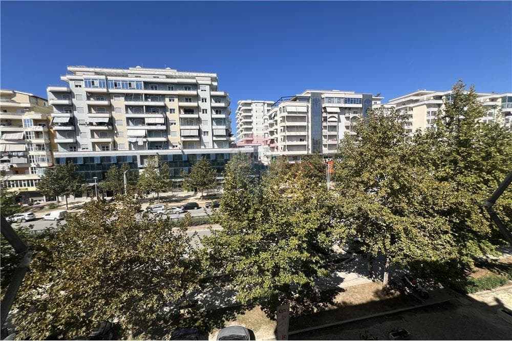 Apartament ne shitje 2+1 perballë AZA