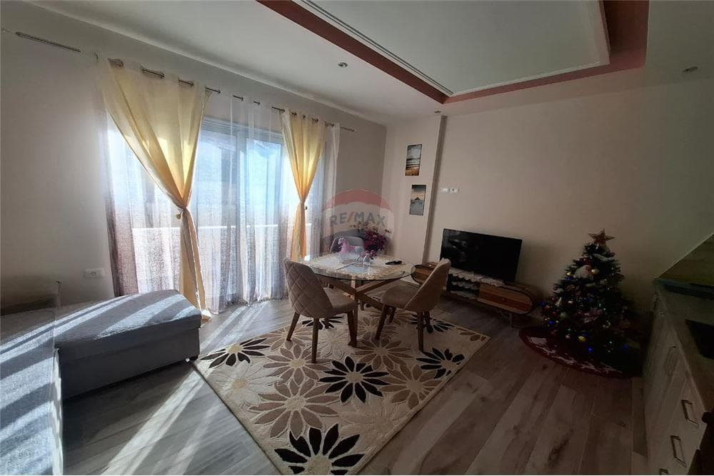 Apartament - Në Shitje - Rruga Ali Demi, Vlorë 2