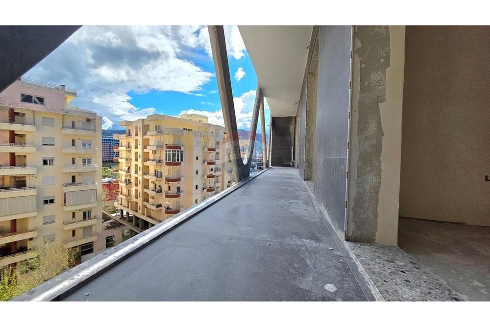 🏡 OKAZION NË SHITJE – APARTAMENT 1+1 PRANË PORTIT TË VLORËS! 🌊