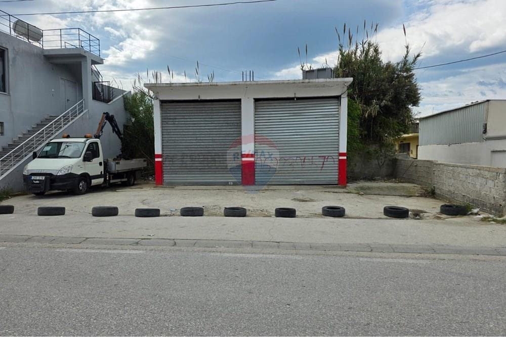 Dyqan - Për Qira - Rruga Demokracia, Vlorë