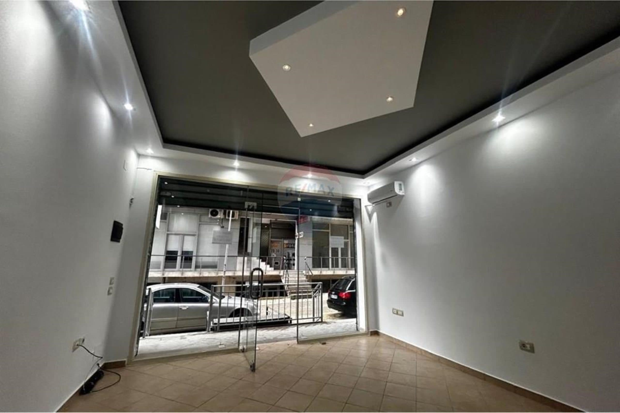 🏢 DYQAN ME QIRA – PRANË AMBULANCËS, VLORË