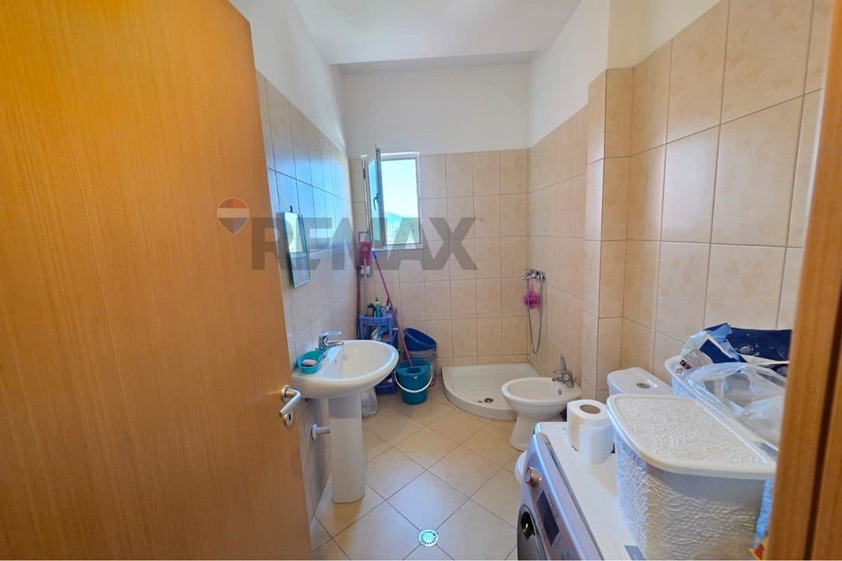 🏡 APARTAMENT 2+1 PËR QIRA AFATGJATË – PRANË KISHËS ORTODOKSE, VLORË ✨