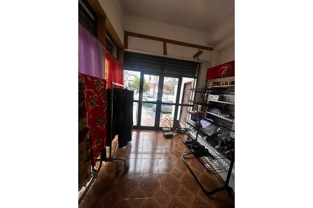 Dyqan - Për Qira - Gjimnazi Ali Demi, Vlorë 4