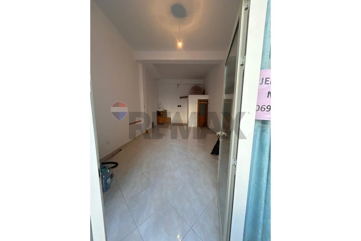 Dyqan - Për Qira - Rruga 8 Marsi, Vlorë 3