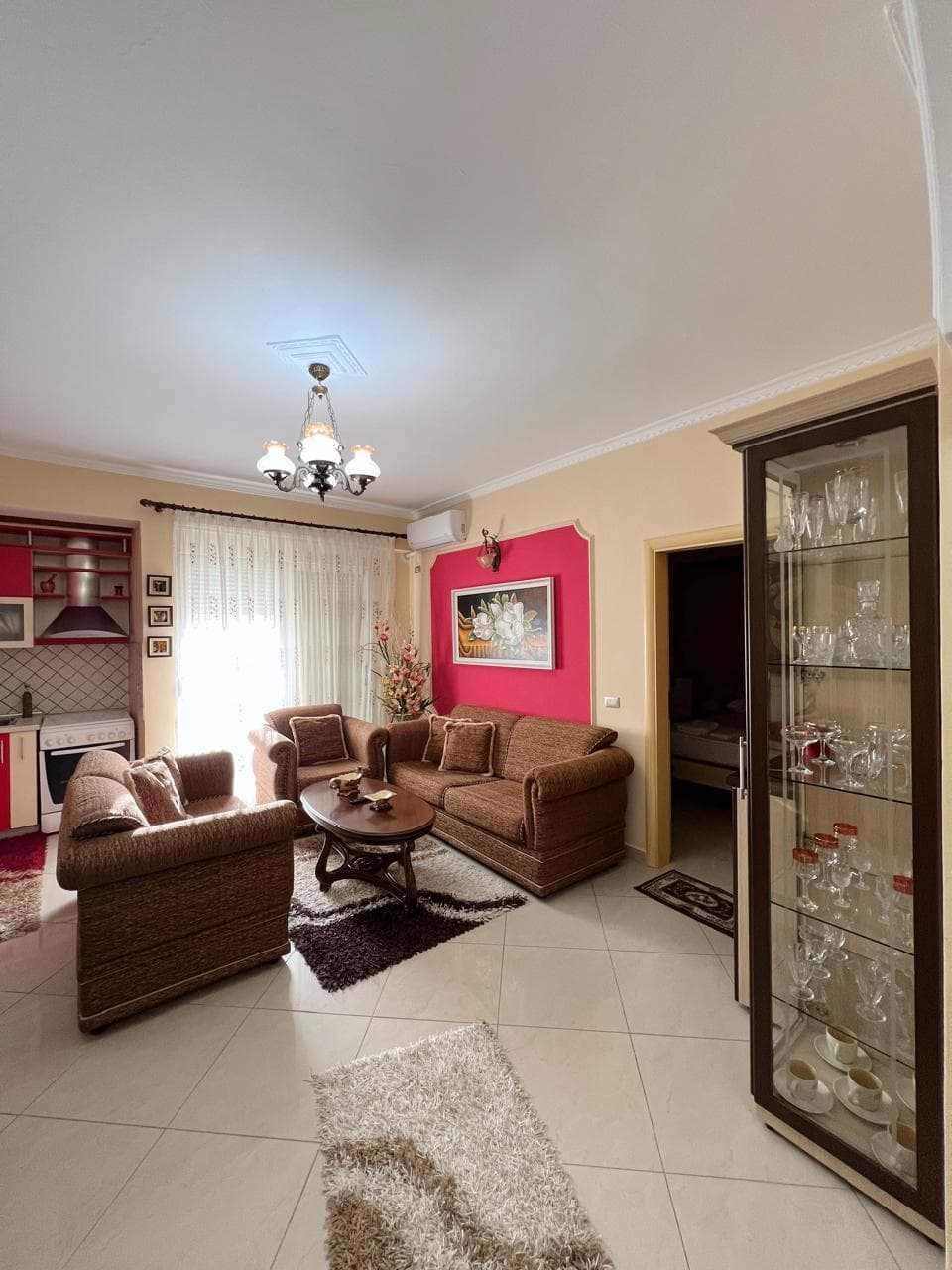 🌊 APARTAMENT 1+1 ME QIRA AFATGJATË – LUNGOMARE, VLORË
