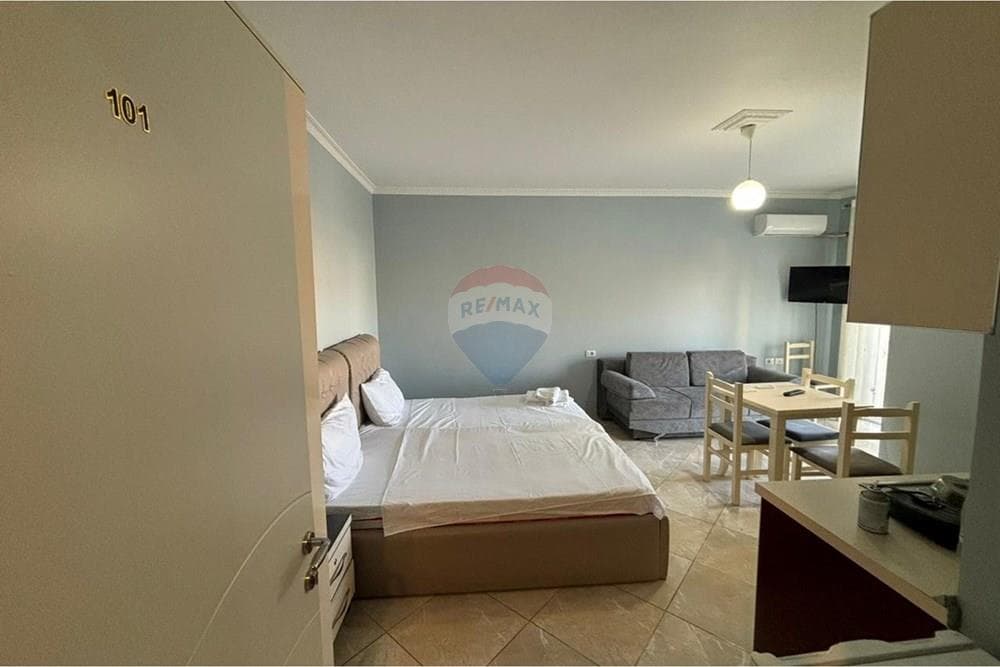 Qera vjetore – Apartament me Dy Gazoniere, Vlore