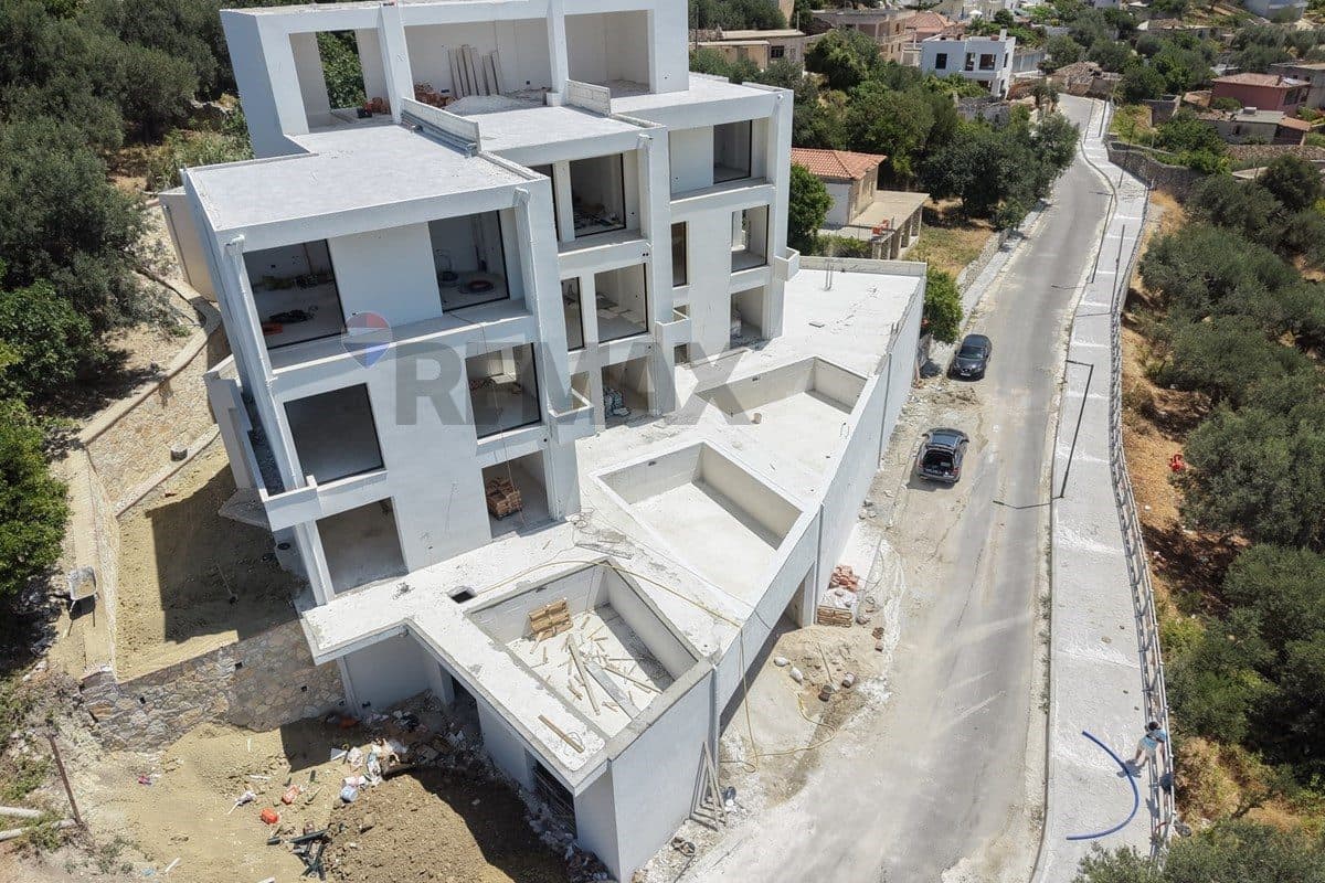 🌊 JETONI LUKSIN NË ZEMËR TË RIVIERËS SHQIPTARE! 3
