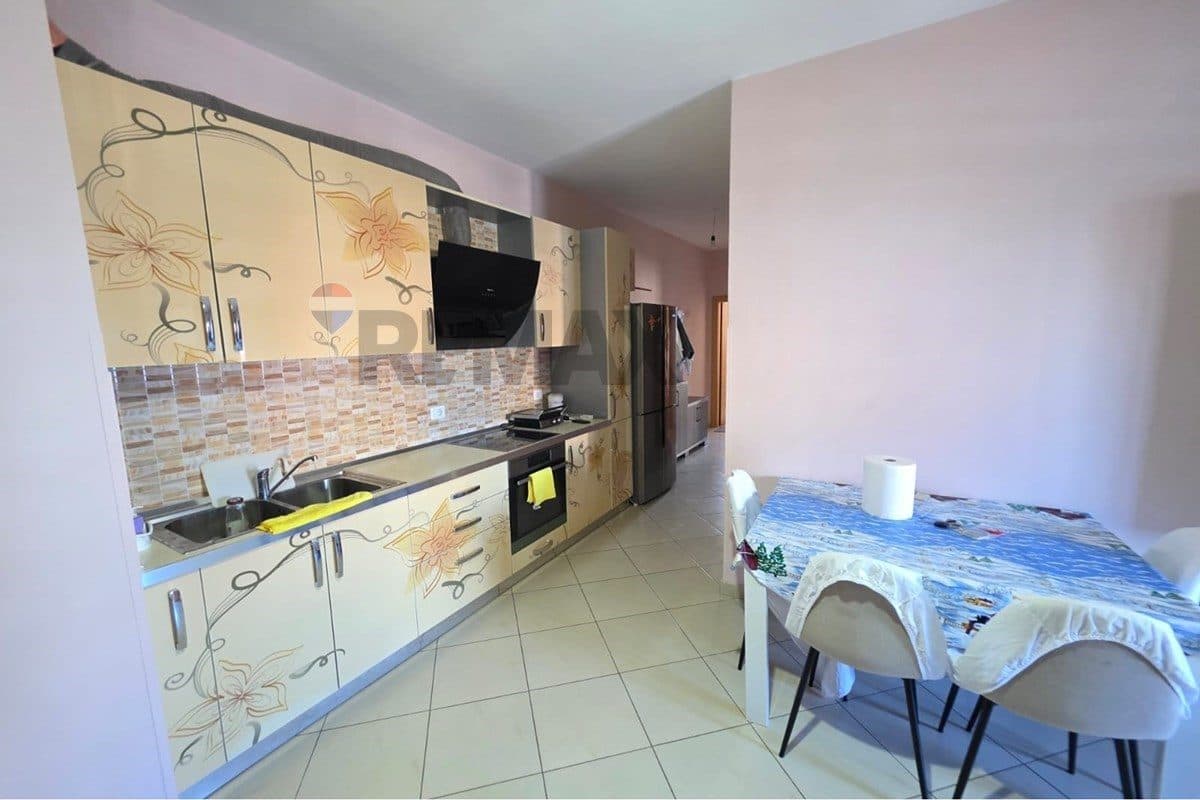 🏡 APARTAMENT 2+1 PËR QIRA AFATGJATË – PRANË KISHËS ORTODOKSE, VLORË ✨