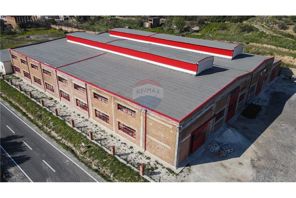 Magazine - Për Qira - Rruga Demokracia, Vlorë