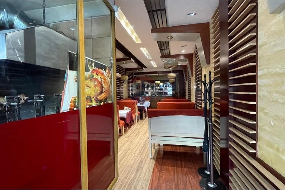 Restorant - Në Shitje - Rruga Demokracia, Vlorë