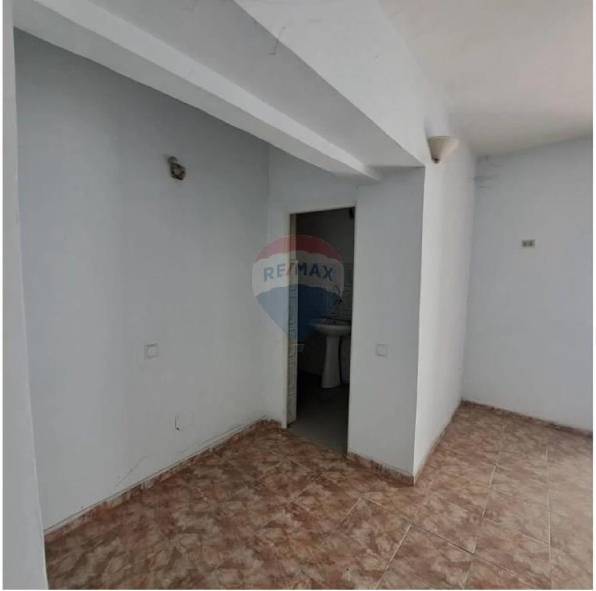 🏢 DYQAN PËR SHITJE NË RRUGËN ALI DEMI, VLORË 4