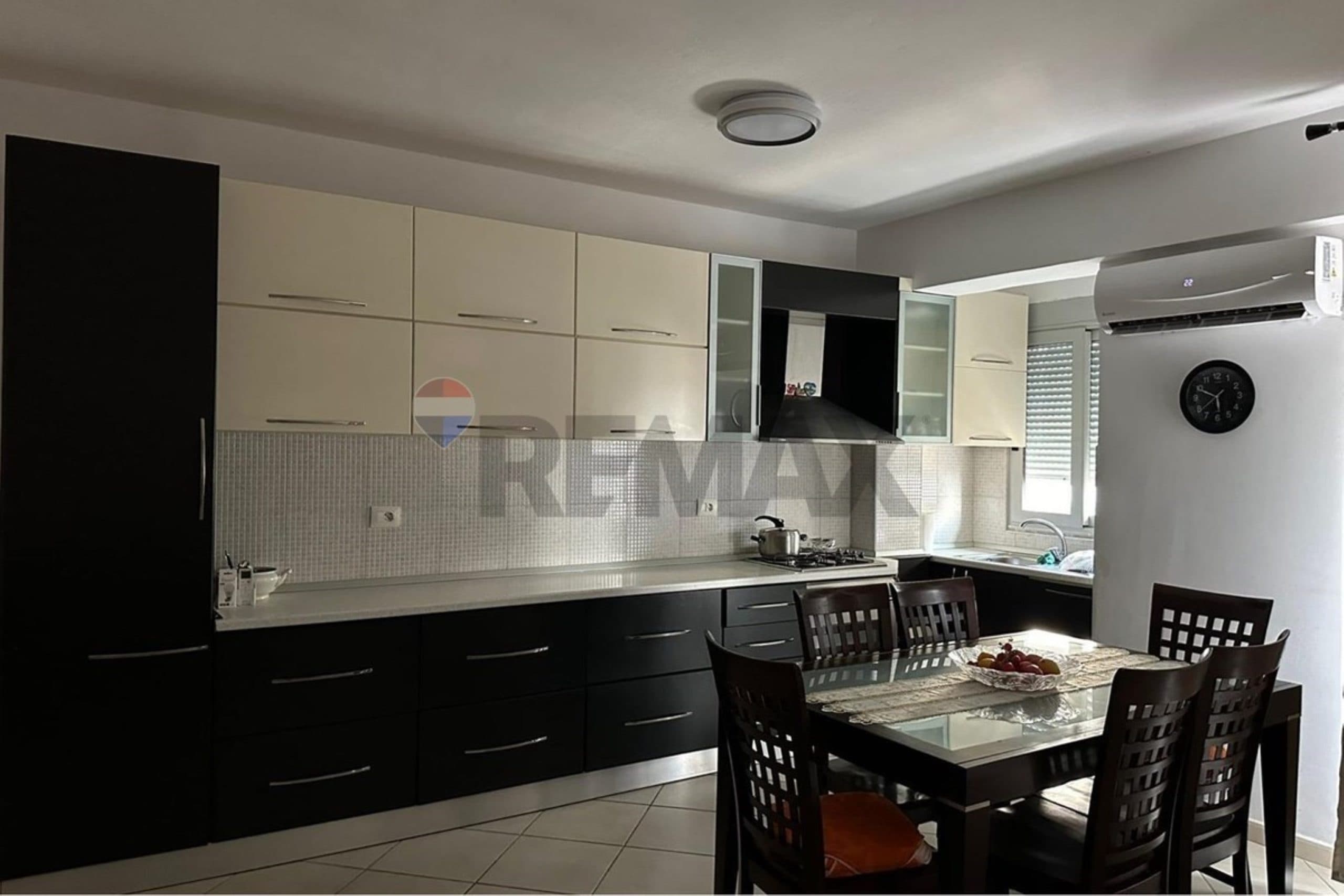 🌊 APARTAMENT PREMIUM NË SHITJE – VIJA E PARË, LUNGOMARE VLORË 🌊
