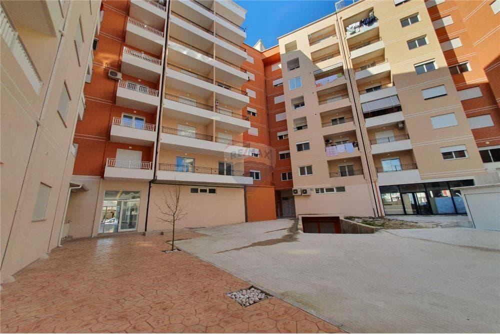 Dyqan - Për Qira - Qendër, Vlorë 2