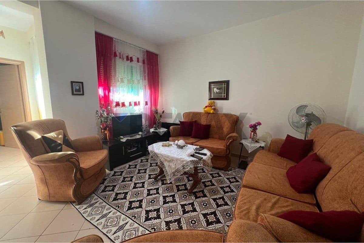 Apartament - Për Qira - Rruga Hasan Kushta, Vlorë 3