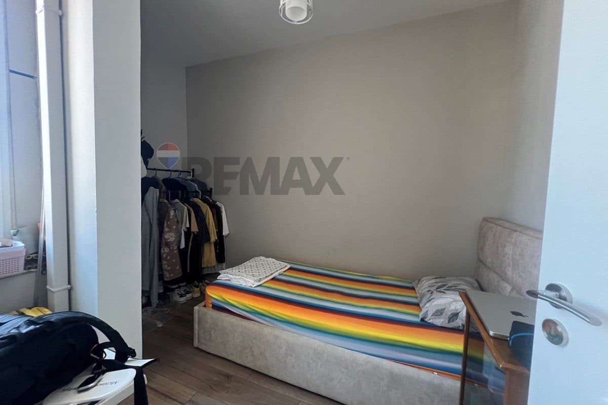 🏡 APARTAMENT 2+1 I RINOVUAR NË SHITJE – PRANË CONAD, VLORË! 3