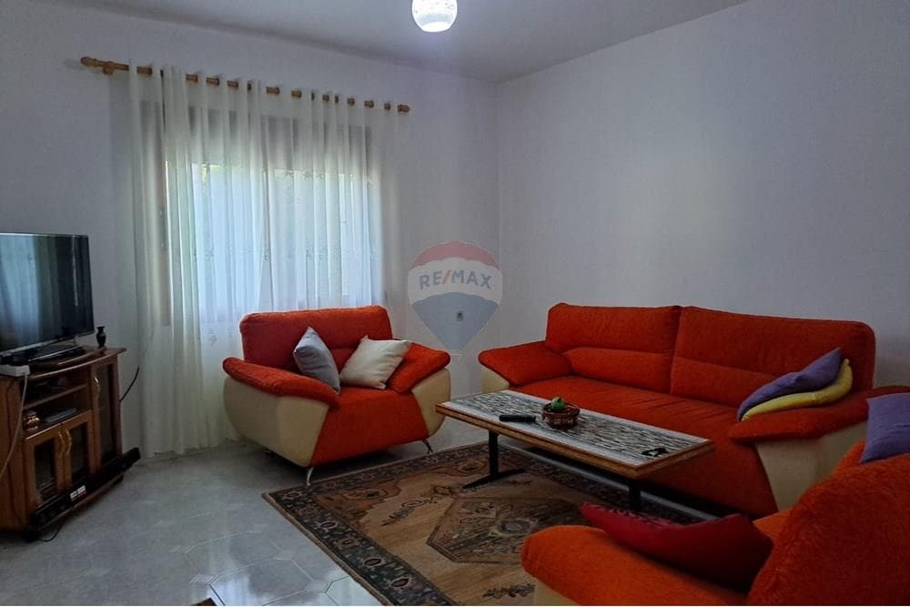 Shtepi Private - Në Shitje - Rruga Merjeme Gjomema, Vlorë 2