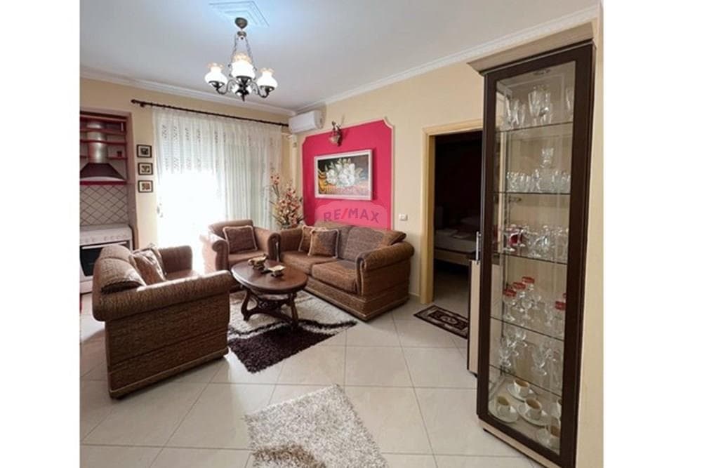 Apartament - Për Qira - Rruga Reshat Osmani, Vlorë 3