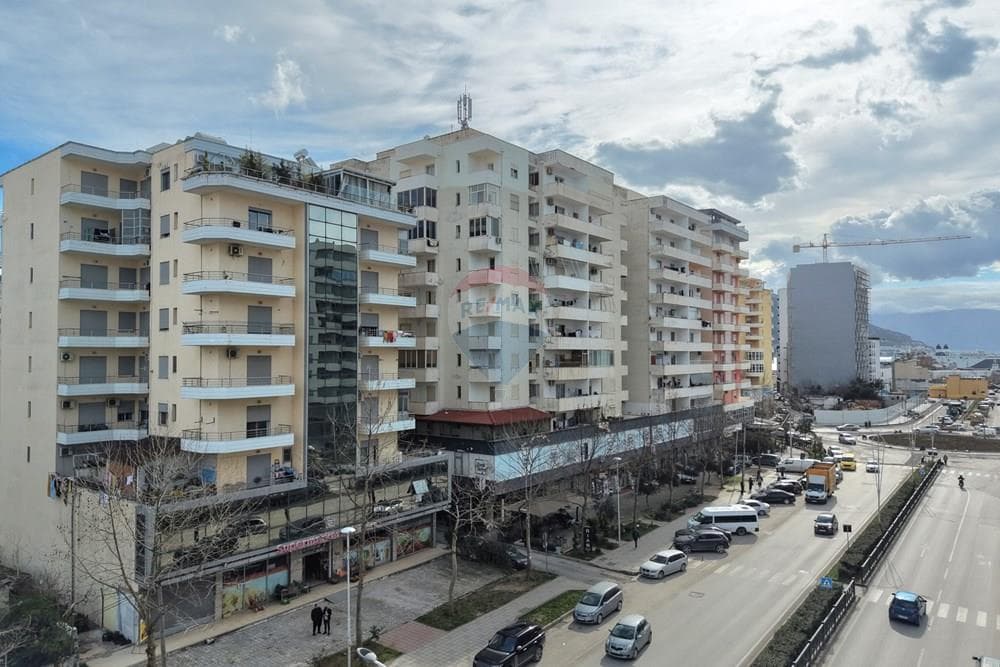 Dyqan - Në Shitje - Rruga Gjergj Kastrioti, Vlorë