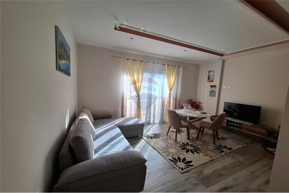 Apartament - Në Shitje - Rruga Ali Demi, Vlorë