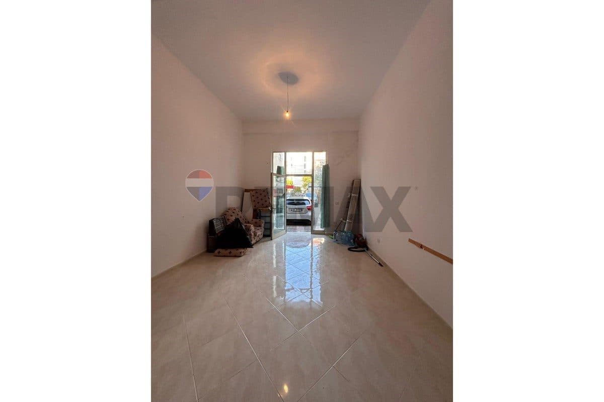 Dyqan - Për Qira - Rruga 8 Marsi, Vlorë 2