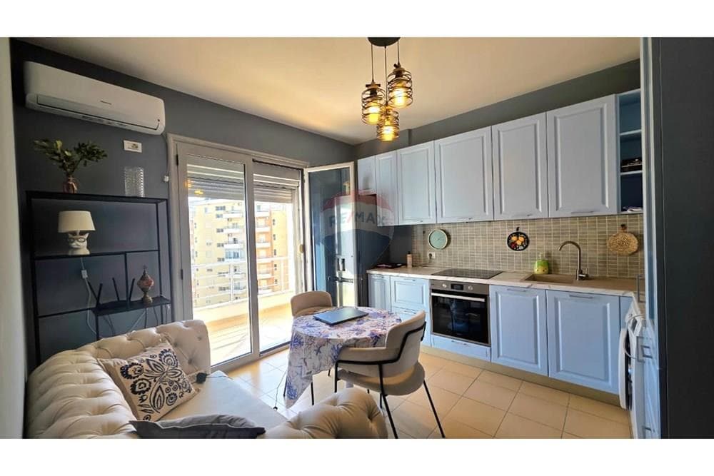 Apartament - Në Shitje - Rruga Reshat Osmani, Vlorë