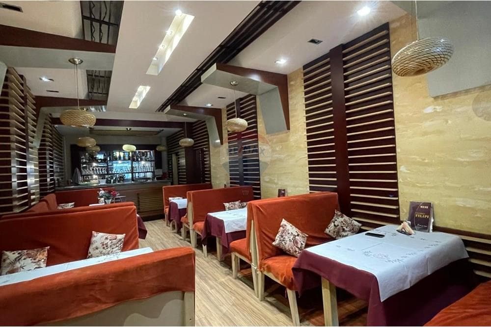 Restorant - Në Shitje - Rruga Demokracia, Vlorë