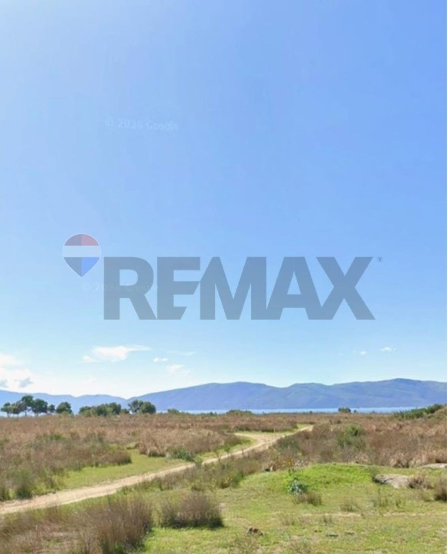 🌿 TOKË PËR SHITJE NË ZVËRNEC, VLORË – MUNDËSI INVESTIMI!